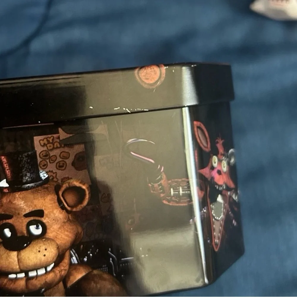 Five Nights at Freddy’s Collectible Tin + Bonnie Keychain - Picture 6 of 11